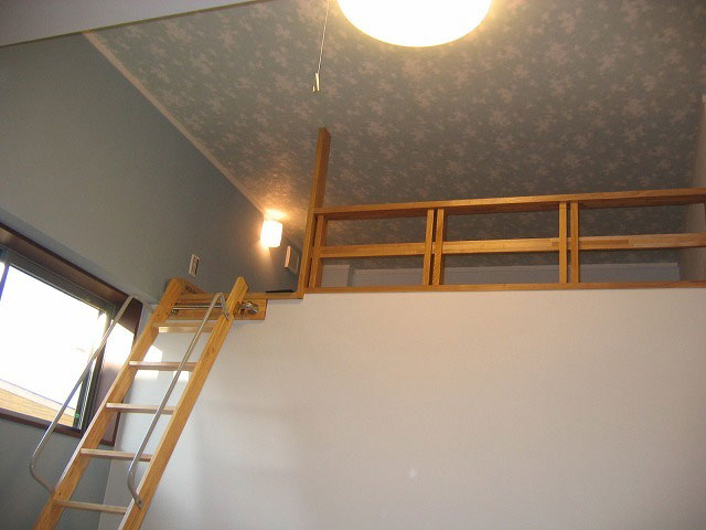 ロフトのある子供室-2