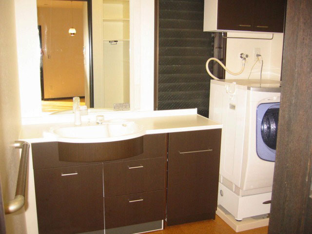 大きなカウンターのパウダールーム