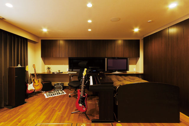1階は遮音対策をしっかり施したご主人の音楽部屋