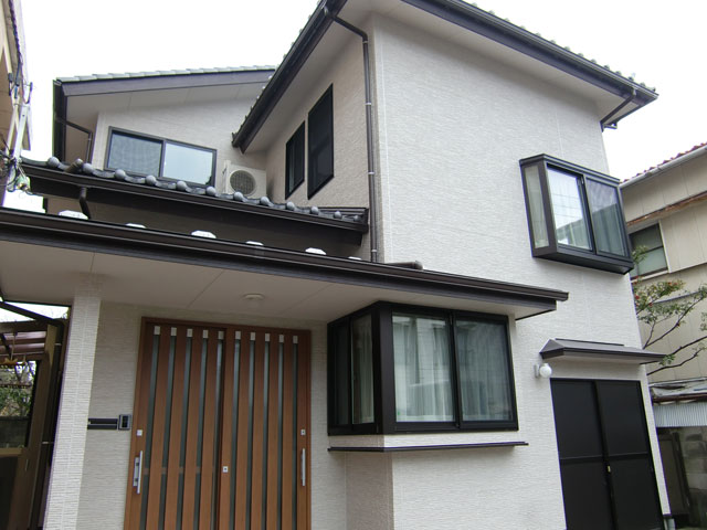 AFTER：外装　玄関ドアの取替とサイディング貼でリフレッシュ