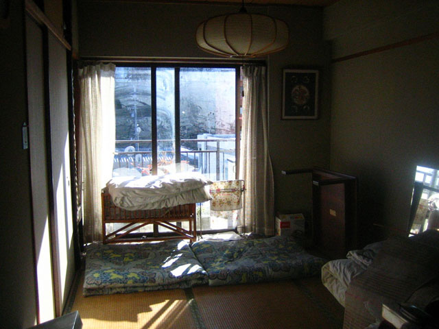 リフォーム前２　圧迫感のある狭い部屋