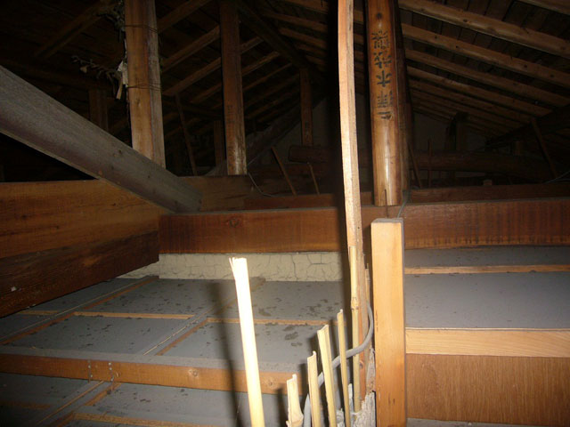 リフォーム前３　空っぽの屋根裏