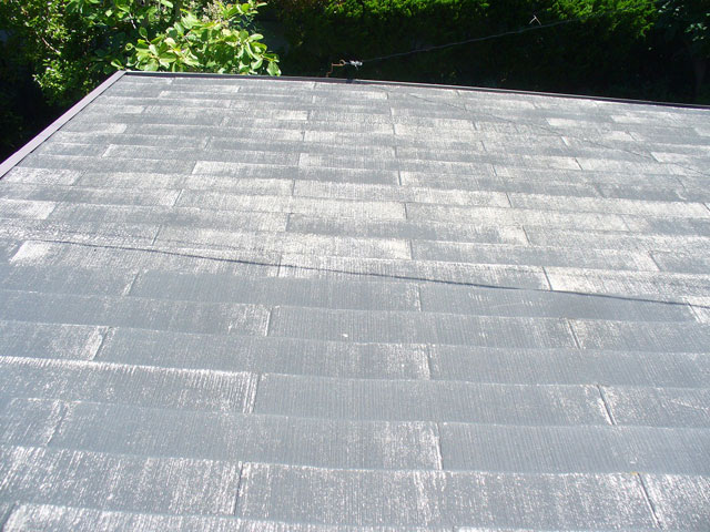 お家を守れない屋根。剥げてます