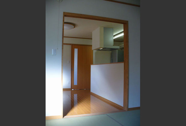 入り口の拡張で車椅子も楽に移動できます