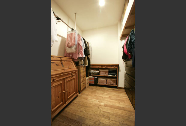 家族共用のウォークインクローゼットは約3畳の広さがあり、充分な収納量を確保しました。