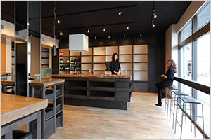 リフォーム事例詳細：酒屋さんの立ち飲みワイン場交流スペース