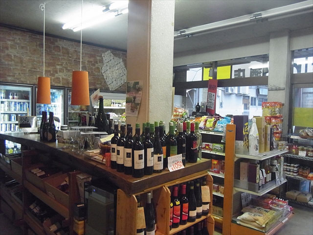 リフォーム前：店内（手前の天板をテーブルに再利用）