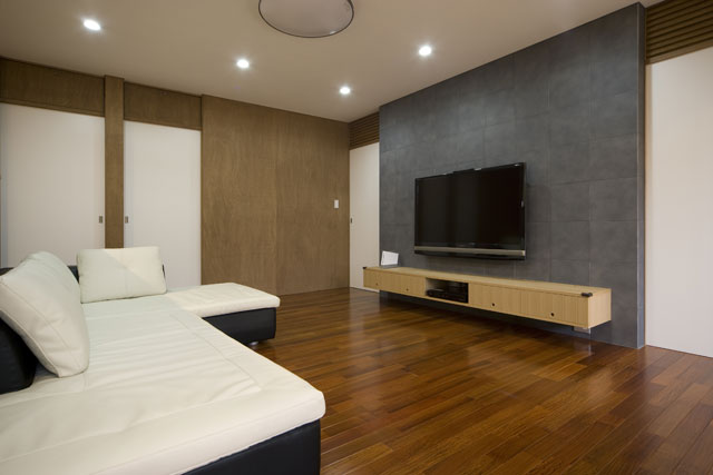 リビングから各部屋へ。壁はエコカラットで和モダンな雰囲気