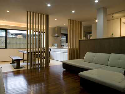 空間を調和する「格子間仕切りの家」