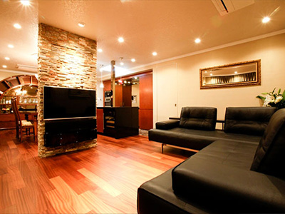 空間に溶け込む御影石の「家具」キッチン