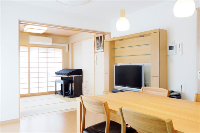 子世帯のLDKは、お父様との思い出の部屋（和室）が続く。間仕切りを解放して、大人数で集える大空間に。