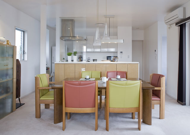 対面キッチンは手持ちのカウンターを再利用。家具もほとんどがお手持ちのもの 対面キッチンは手持ちのカウンターを再利用。家具もほとんどがお手持ちのもの