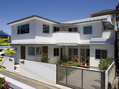 築50年、アートが映える2所帯住宅に