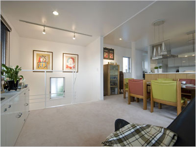 築50年、アートが映える2所帯住宅に