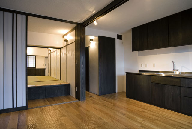 床材は数種類使用。足の裏で木を感じられる