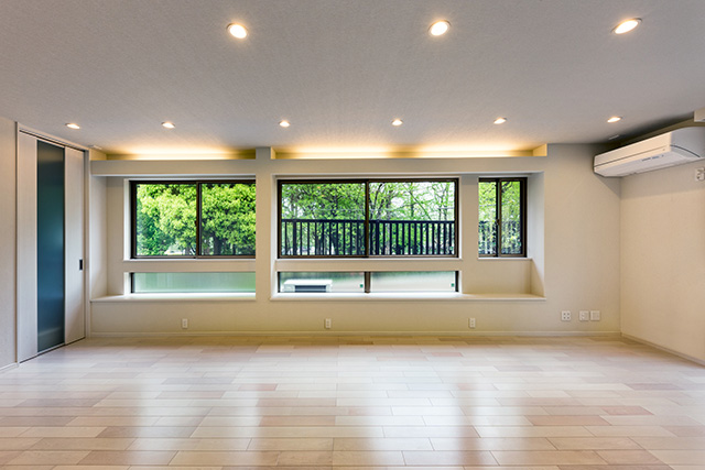 ２部屋をつなげて作った広々リビングダイニング