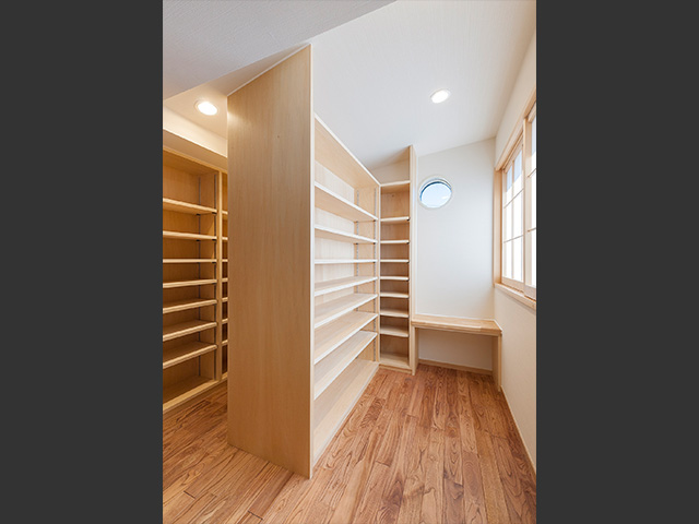 リビングの中にあるひみつ基地のようなマンガロフト