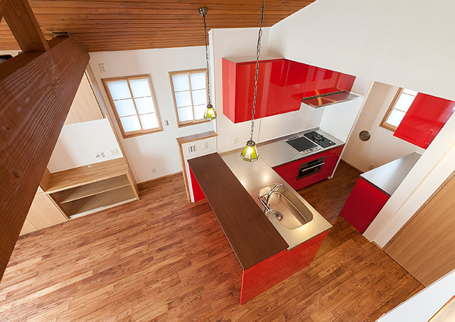 マンガロフトから見下ろすリビング、キッチン