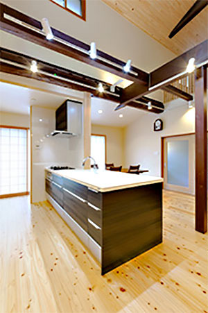 家族の顔を見渡せるようアイランドキッチンへリフォーム