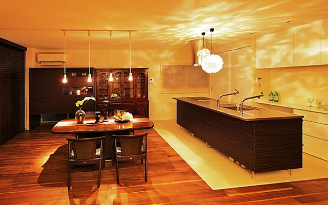 築20年のマンションをフルリフォーム～彩りゆく表情で魅せるリゾートハウス