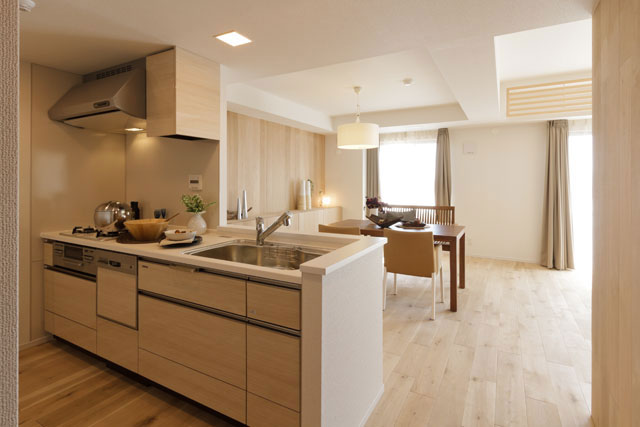 やさしく木に包まれる和風シンプルモダンな家