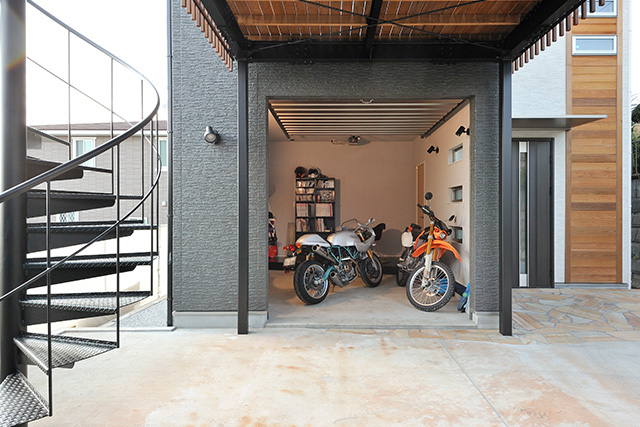 掲載事例：「バイクのためのインナーガレージがある家」　株式会社ビルドアート