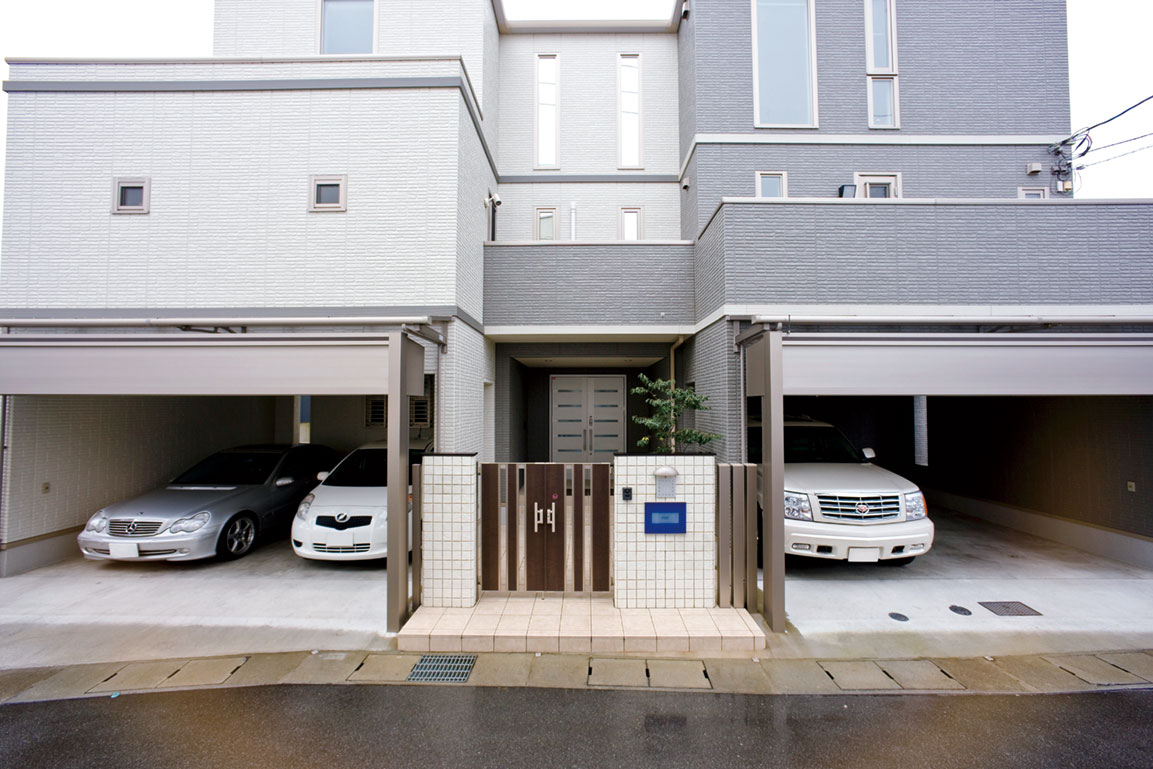 掲載事例：「ガレージ付、玄関からの繋がりを考えた家」　トヨタホーム東京株式会社